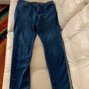 REPOSH Curvy Ann Taylor Jeans